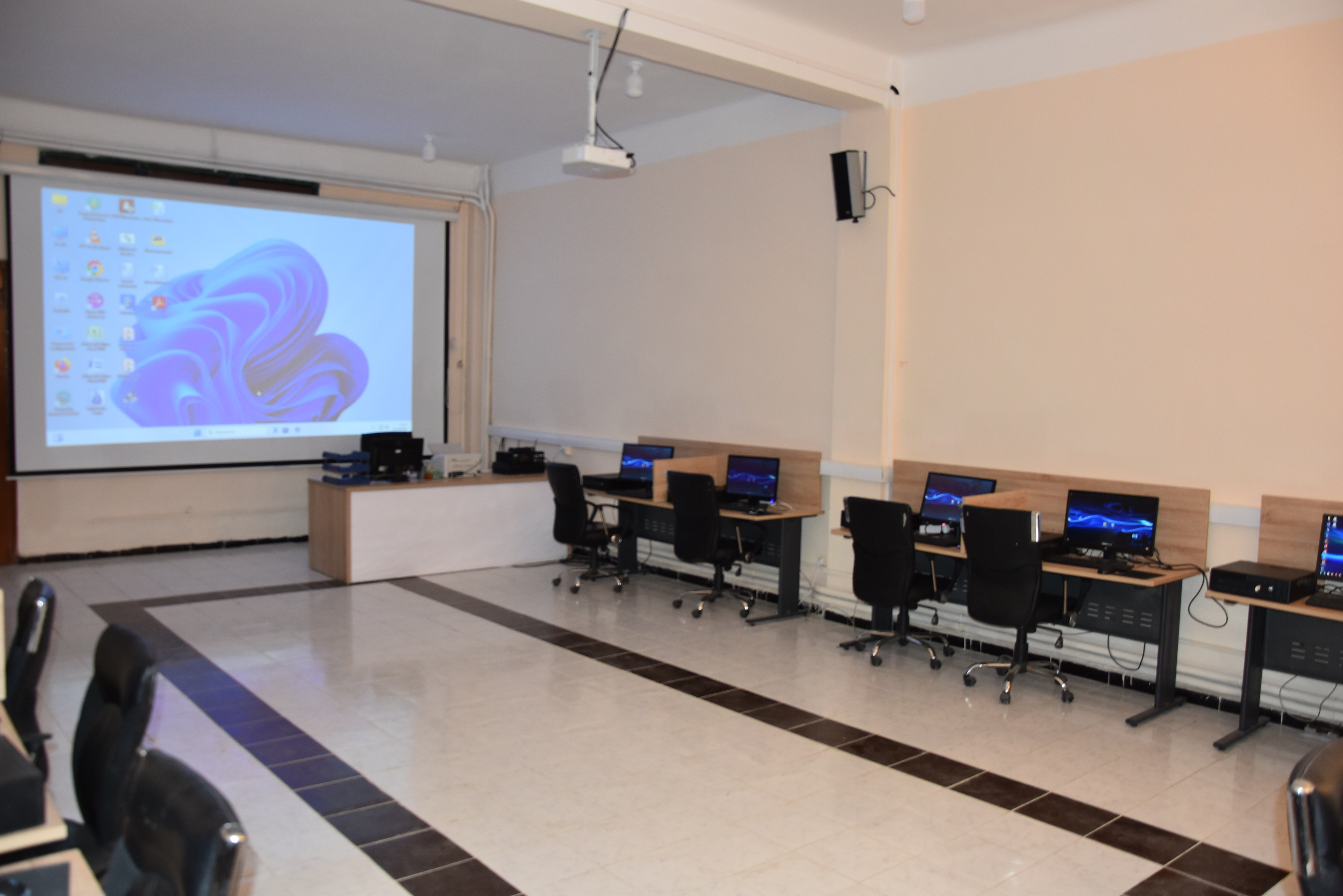 Salle E-Learning et Recherche Numérique Image